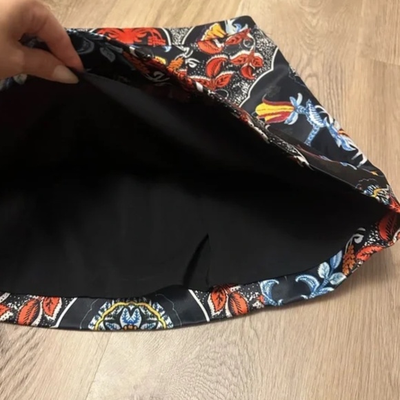 Alice + Olivia Multi-Color Silky Mini Skirt - Size 6 Bergdof Goodman - Picture 3 of 6